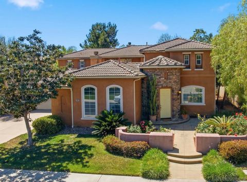 Photo of 2449 Pine Valley Glen Gln, Escondido, CA 92026 (MLS # 260008448SD)
