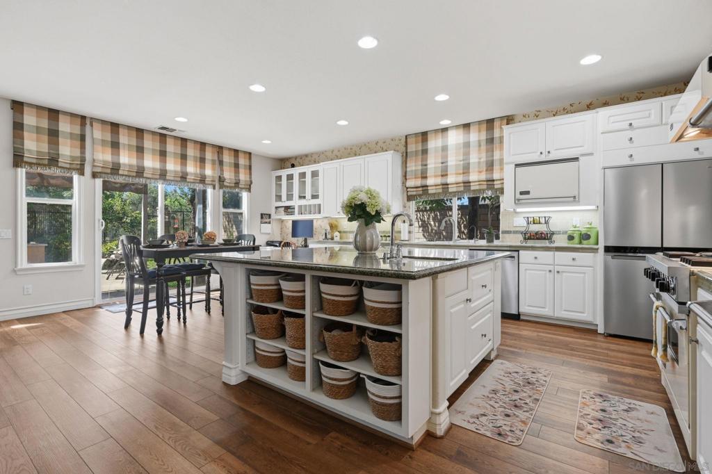 2449 Pine Valley Glen