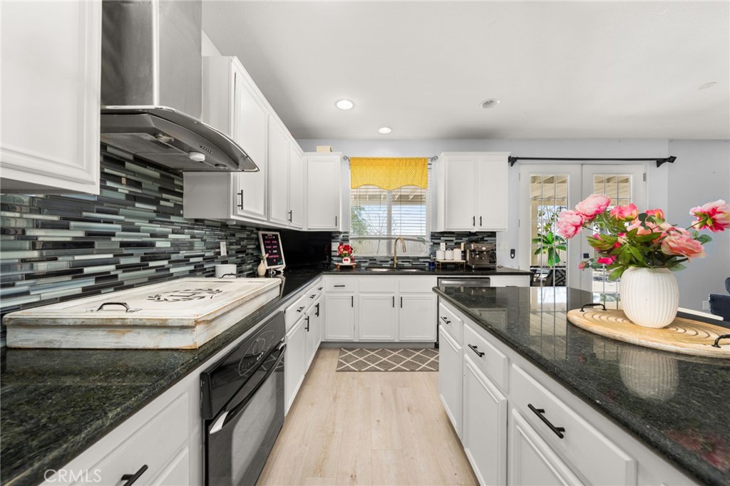 13607 Mayflower Street