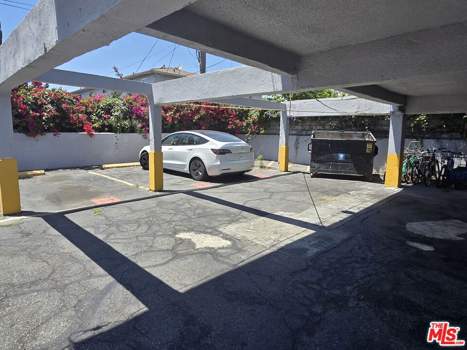 6121 Crenshaw Boulevard