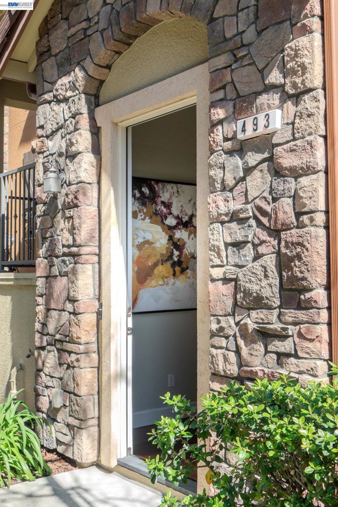 493 Tristania Terrace