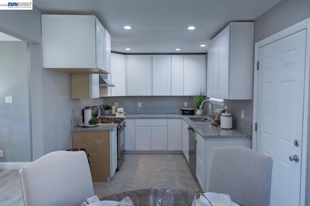 387 Elizabeth Ct