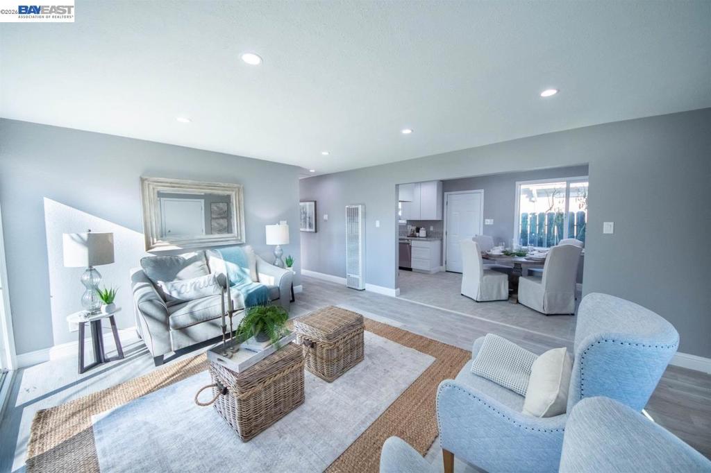 387 Elizabeth Ct Ct