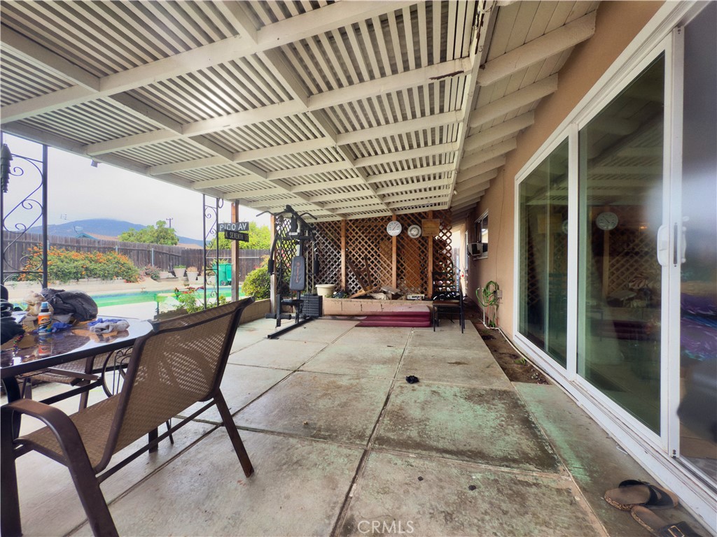 6352 Budlong Lake Avenue