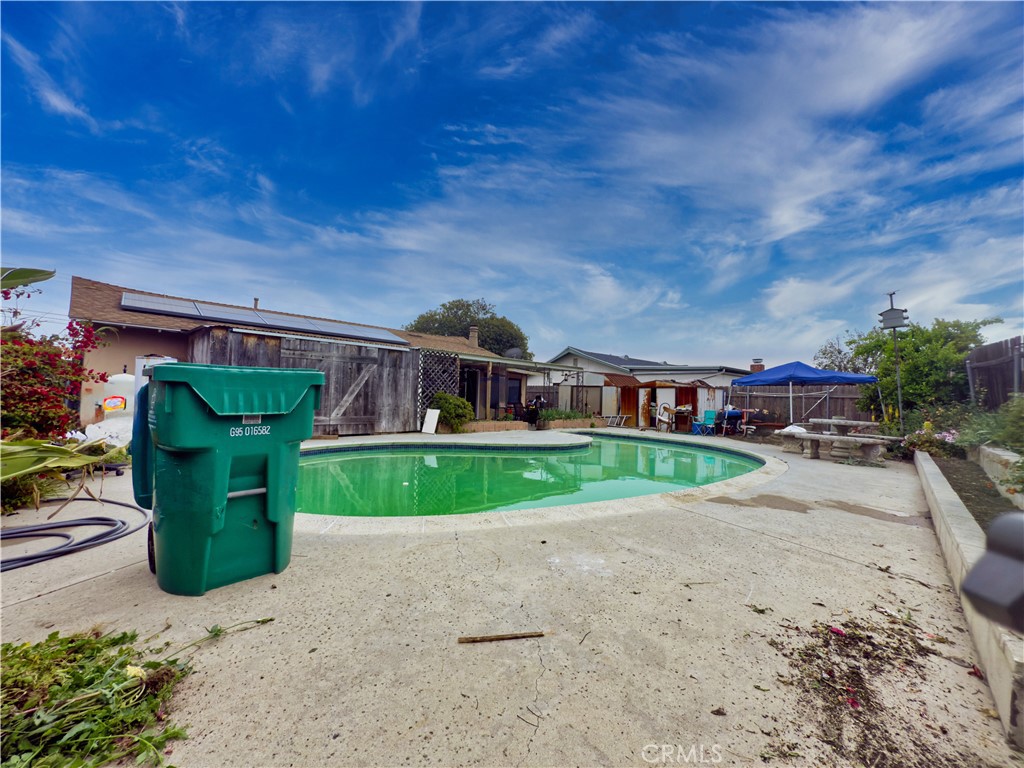 6352 Budlong Lake Avenue