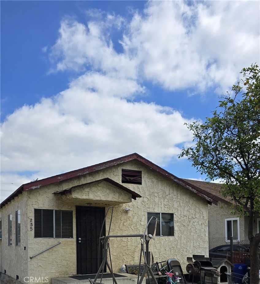 Opportunity Knocks in Los Angeles!
This multi-unit property offers incredible potential for investors or savvy owner-occupants looking to create cash flow or live in one unit and rent the other. Situated on a 5,400 sq ft lot, the property features a total of 1,778 sq ft of living space and is ready for your vision and updates. Whether you're looking to renovate and hold, flip, or create your dream home with rental income, this is your chance to build equity in a sought-after LA neighborhood. Plenty of upside with strong rental comps in the area. Don’t miss out on this diamond in the rough — properties with this kind of flexibility and potential don’t come around often. Bring your contractor and imagination! Property is being sold "As- Is", no repairs will be made.