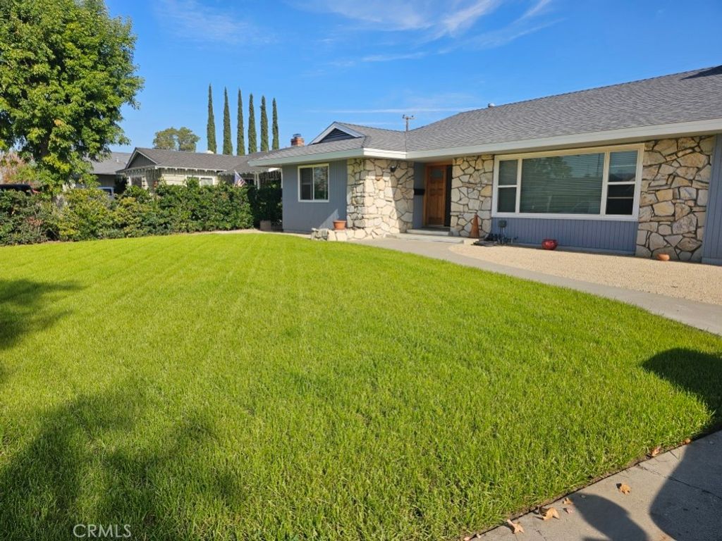Photo of 919 N Harwood St, Orange, CA 92867 (MLS # PW26015227)