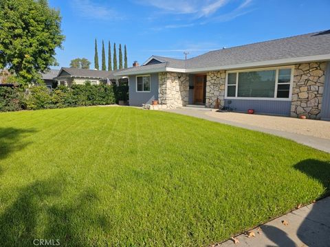 Photo of 919 N Harwood St, Orange, CA 92867 (MLS # PW26015227)