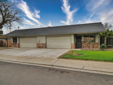 Photo of 205 Kingston Lane LN, Modesto, CA 95354 (MLS # 41138149)