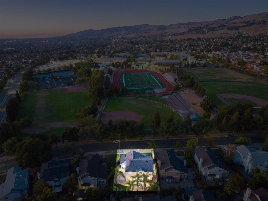 3198 Vintage Crest Dr