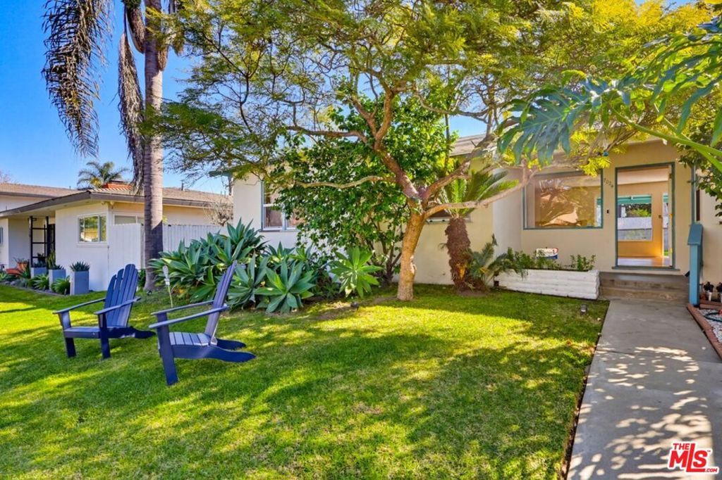 Photo of 7024 Kentwood Avenue, Los Angeles, CA 90045 (MLS # 26644537)