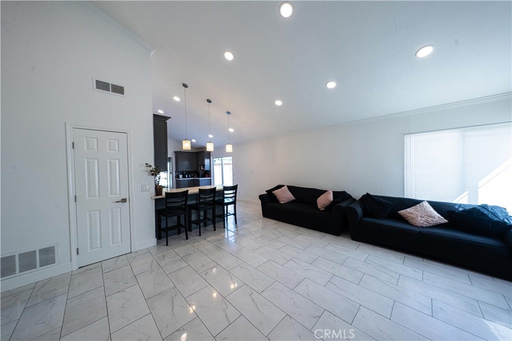 Properties 4 27081 Sombras
