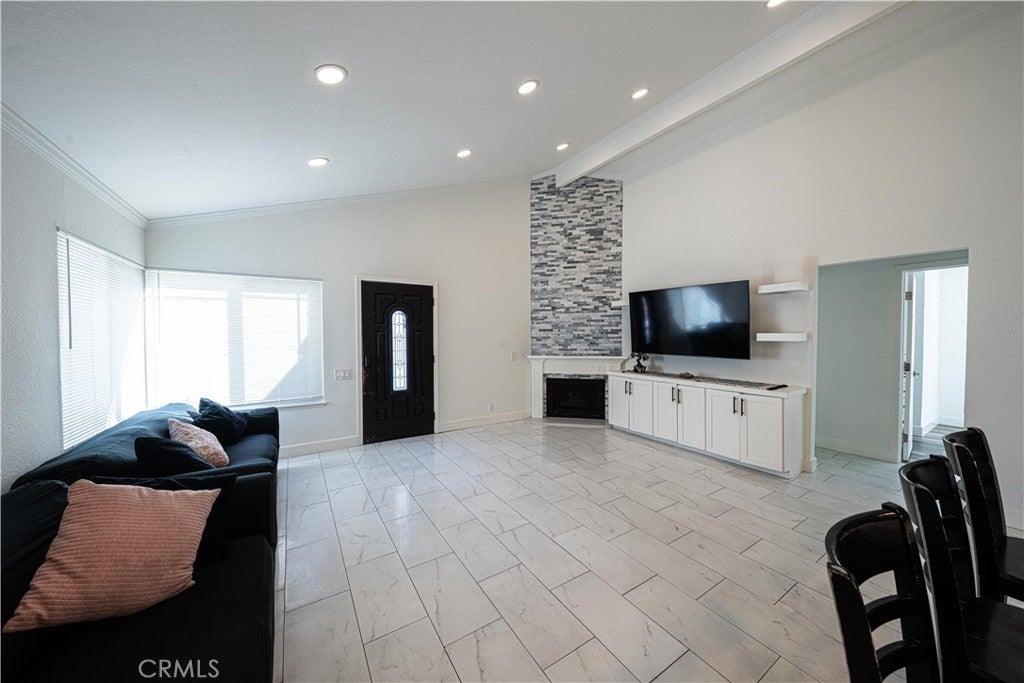 Properties 3 27081 Sombras
