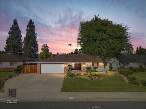 Photo of 208 Glen Oaks DR, Bakersfield, CA 93309 (MLS # PI26147231)