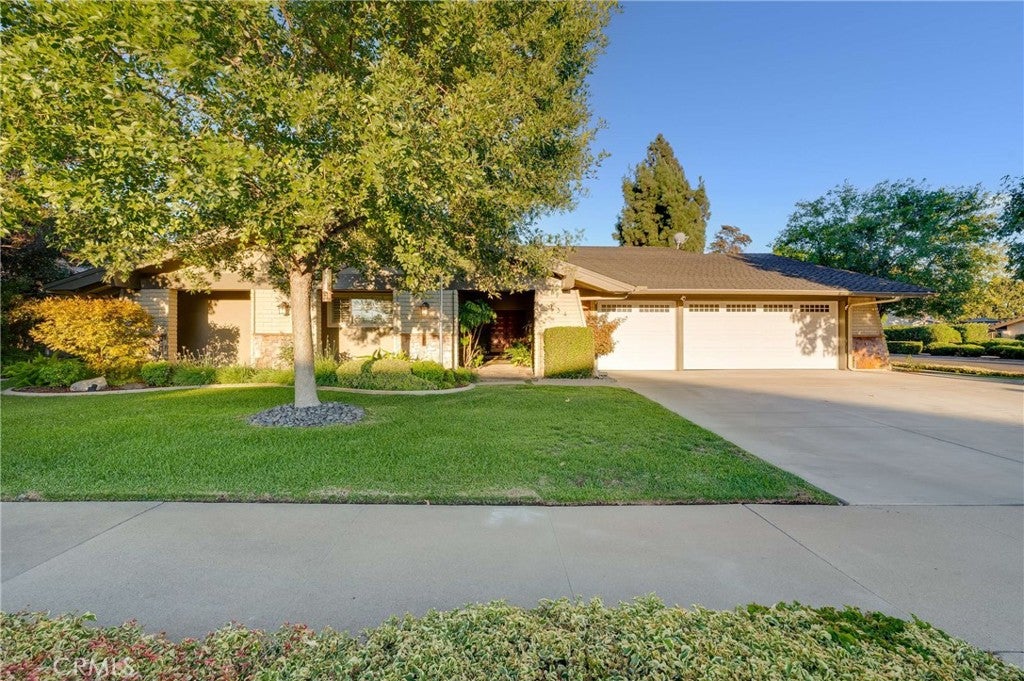 134 Whispering Oaks