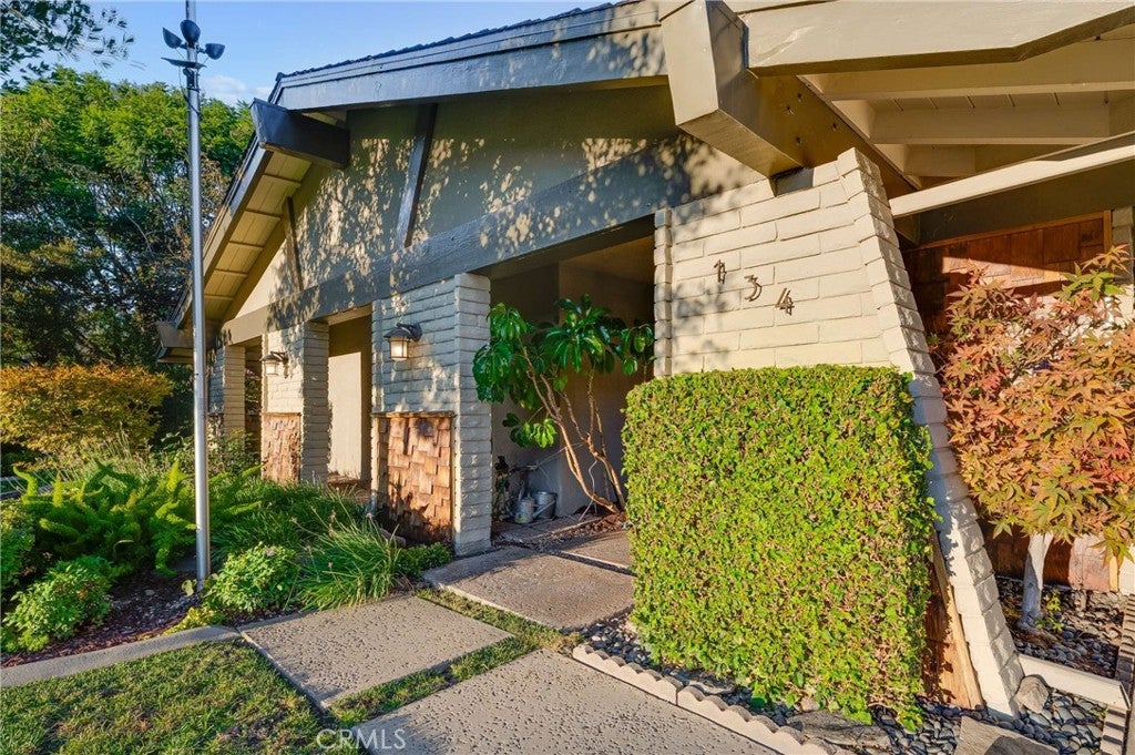 134 Whispering Oaks