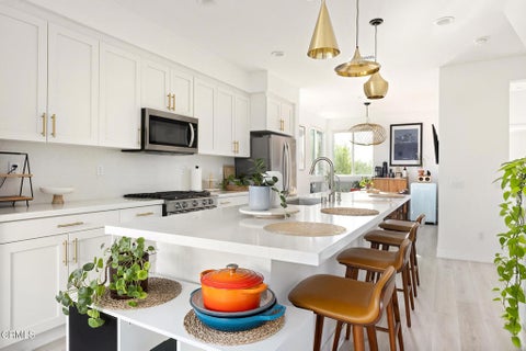 Photo of 2931 W Exposition Place #1, Los Angeles, CA 90018 (MLS # P1-27975)
