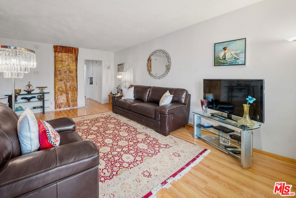 936 N Curson Avenue
