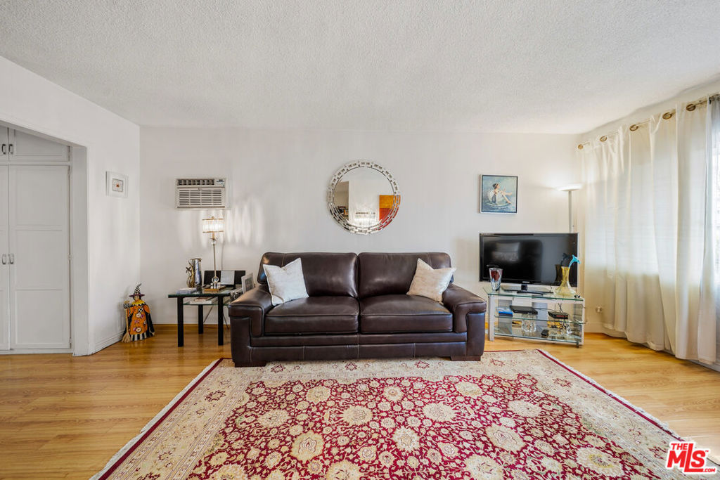 936 N Curson Avenue