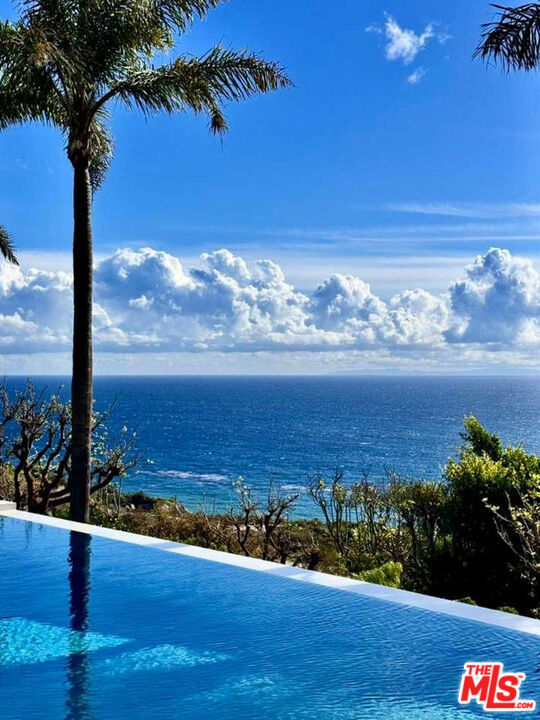 4732 Avenida Del Mar