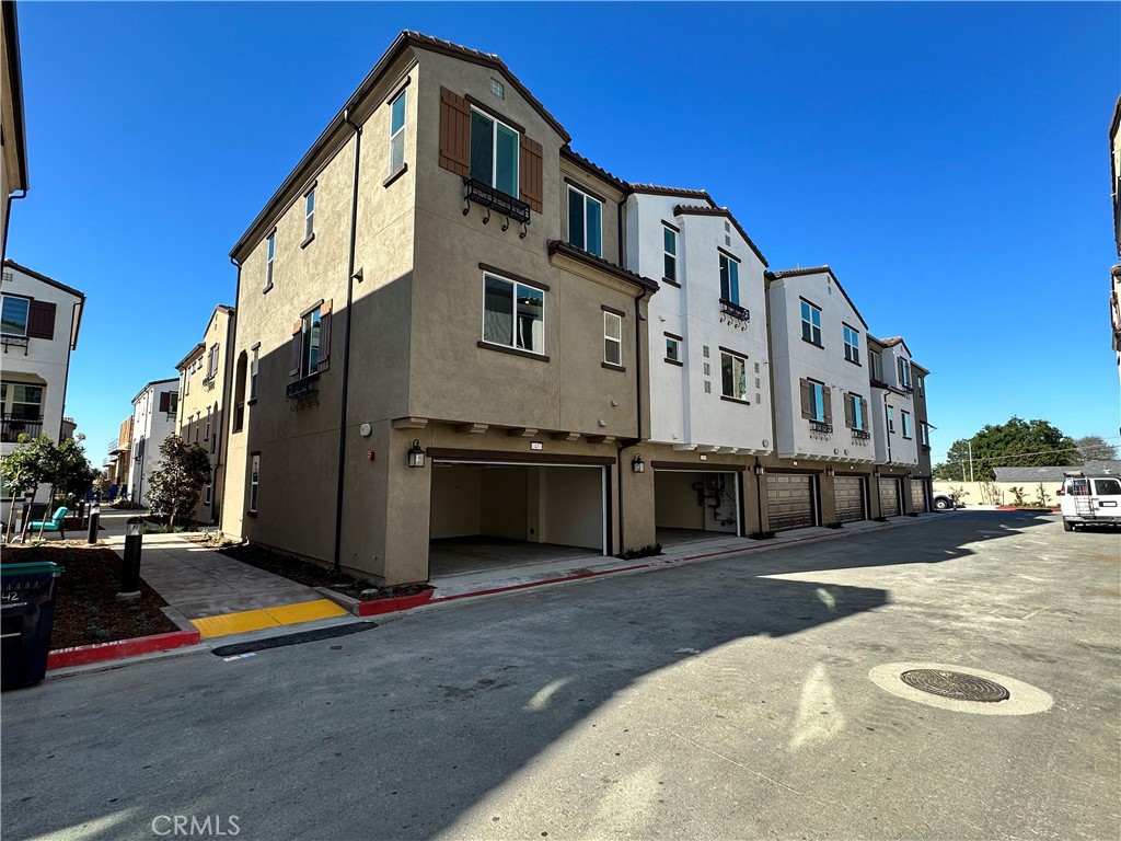 2317 W Broadway 41