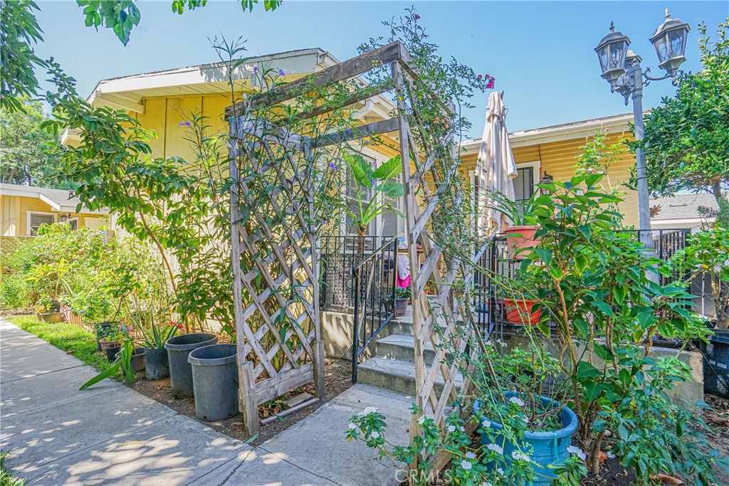 119 W Valencia Drive