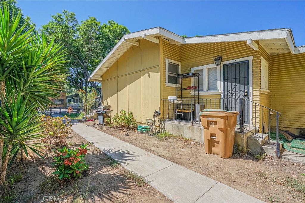 119 W Valencia Drive