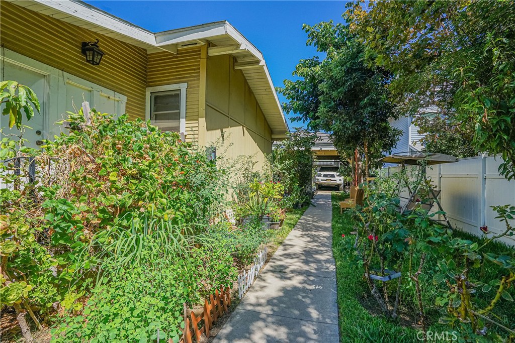 119 W Valencia Drive