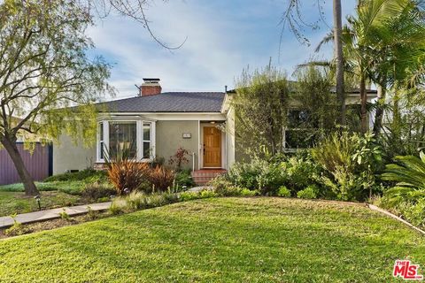 Photo of 1923 S Crescent Heights Boulevard, Los Angeles, CA 90034 (MLS # 26652299)
