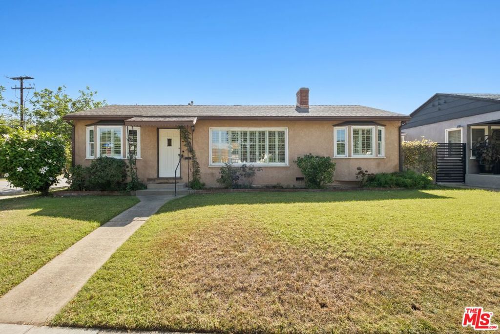 Photo of 1654 Hill Street, Santa Monica, CA 90405 (MLS # 26102722)
