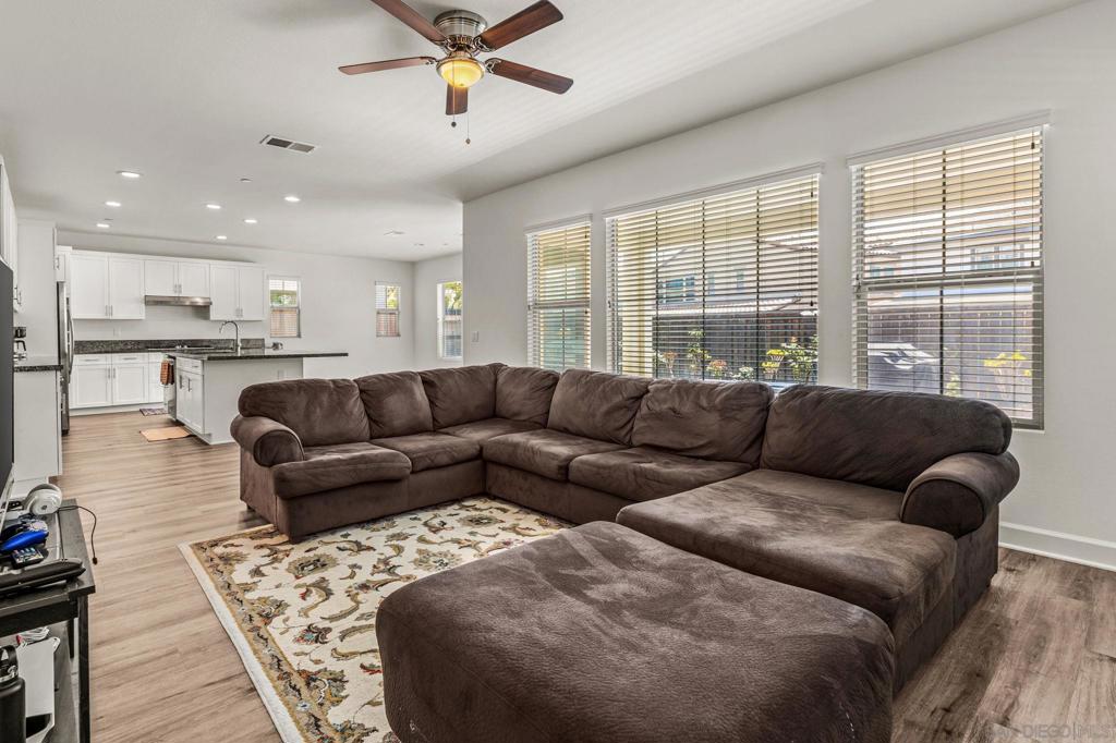 1138 Camino Levante