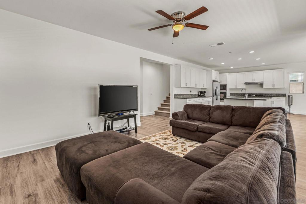 1138 Camino Levante