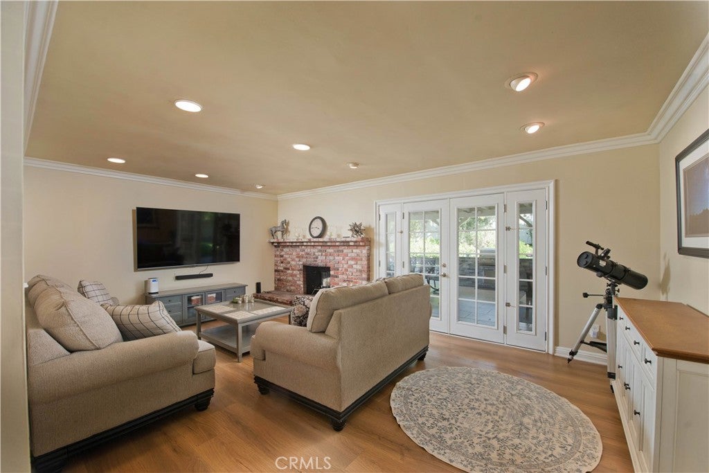1546 Deodora Street