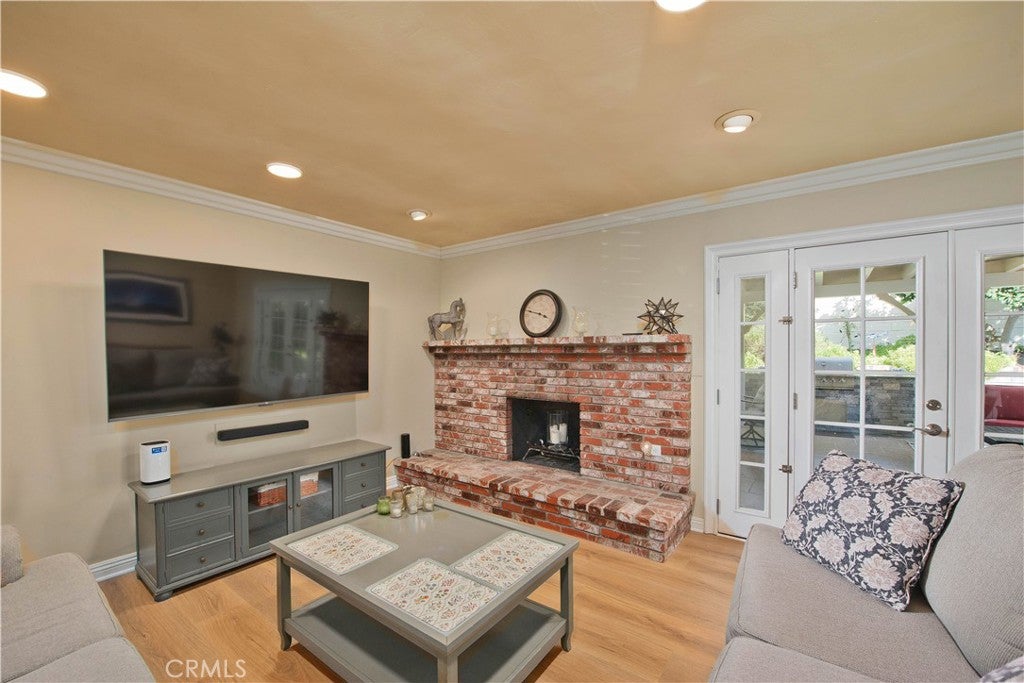1546 Deodora Street