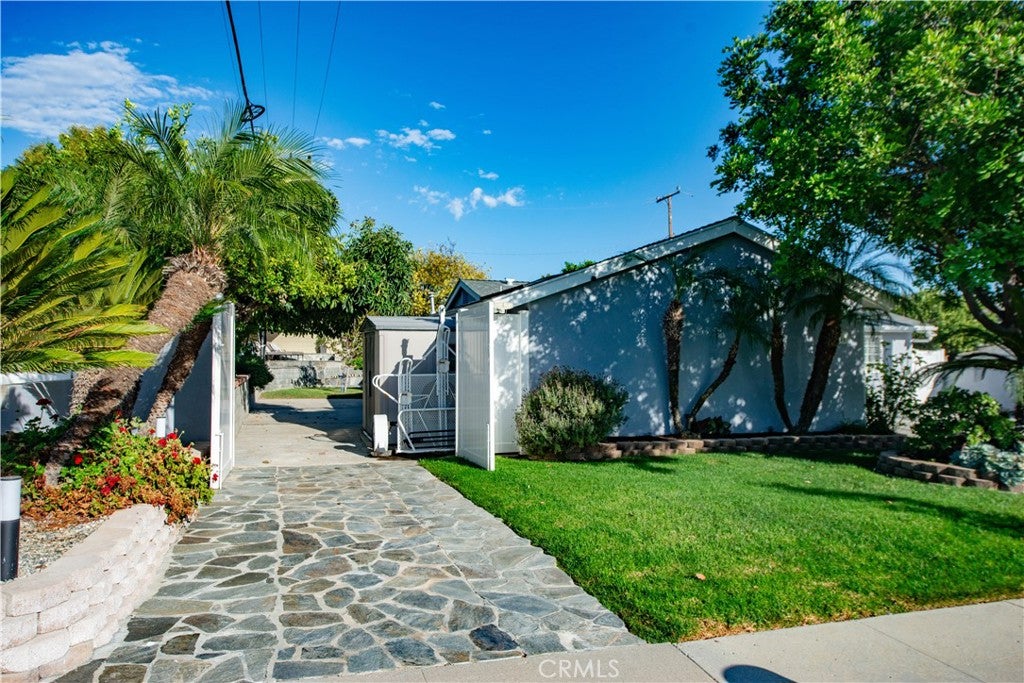 1546 Deodora Street