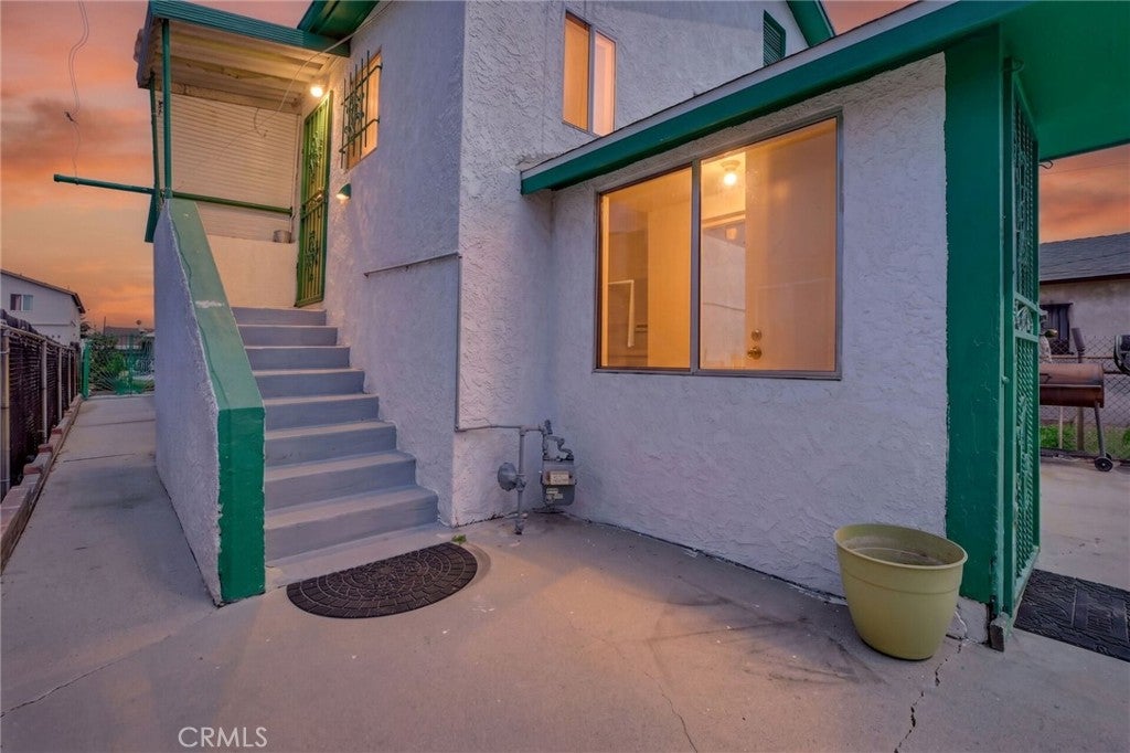 828 W 73rd Street