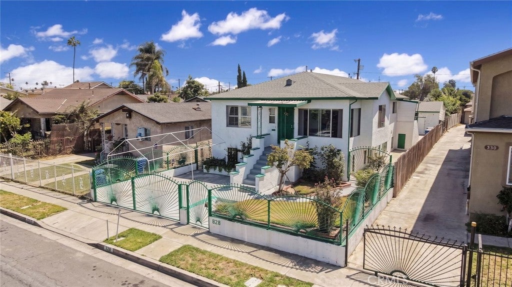 828 W 73rd Street
