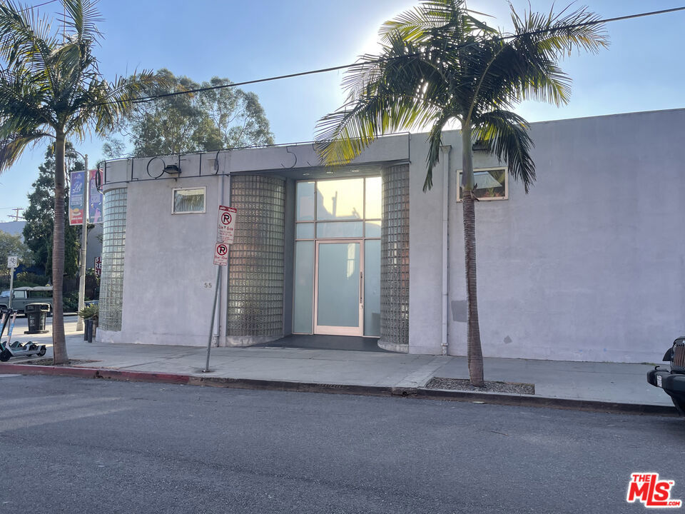 Rarely available unit in The Rose Lofts! A collection of 12 modern lofts on trendy Rose Ave. Soaring 2-story loft with huge skylights, polished concrete flooring and a renovated kitchen. Two bedroom "areas." Adjacent to Whole Foods, restaurants, shops and the beach! Street parking only.