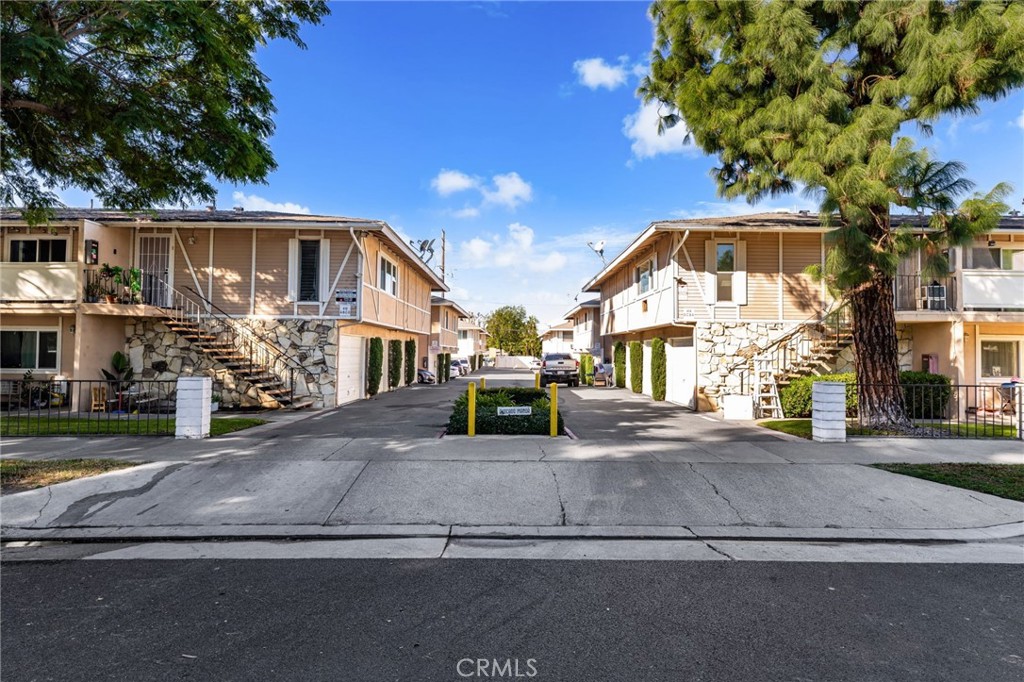 Avocado Manor (AVMR) - Residential