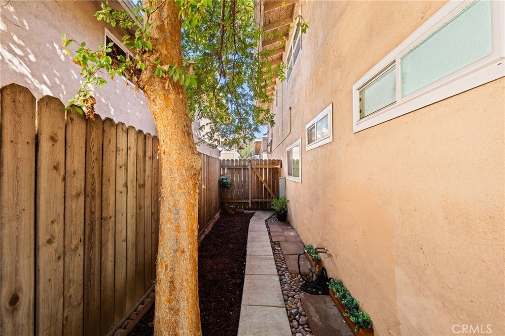 Avocado Manor (AVMR) - Residential