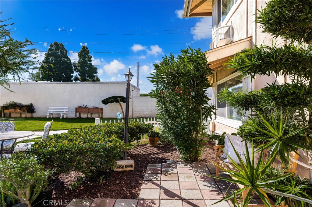 Avocado Manor (AVMR) - Residential