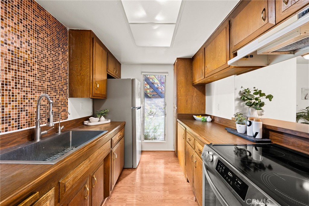 Avocado Manor (AVMR) - Residential