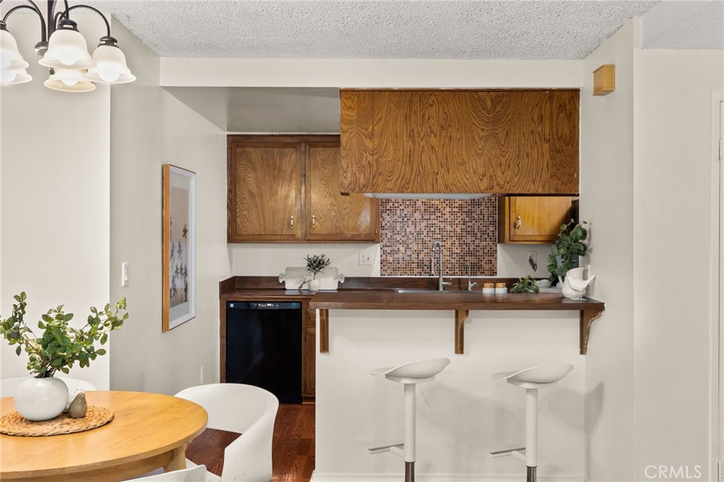 Avocado Manor (AVMR) - Residential