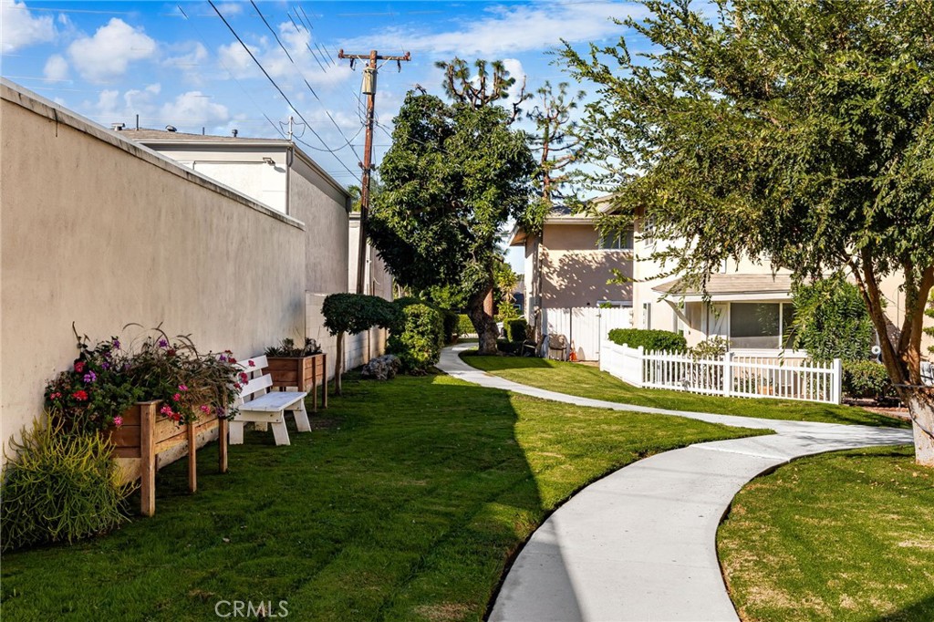 Avocado Manor (AVMR) - Residential