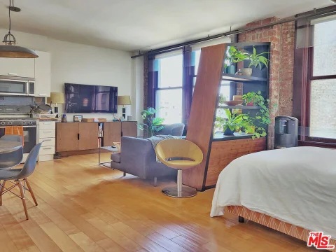 MLS: 26895005
