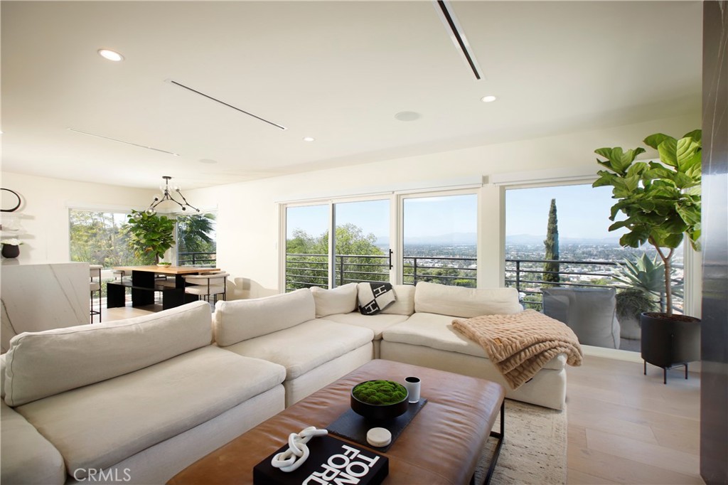 3863 Sherwood Place