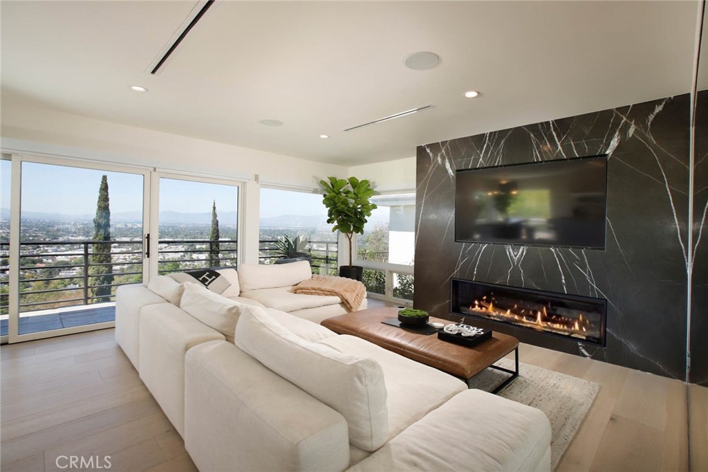 3863 Sherwood Place