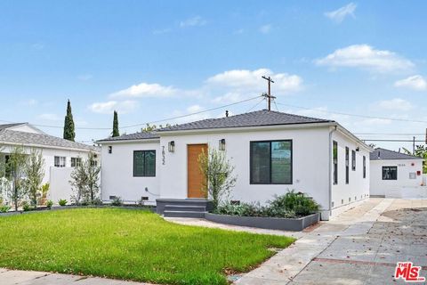 Photo of 7832 Croydon Avenue, Los Angeles, CA 90045 (MLS # 26670949)