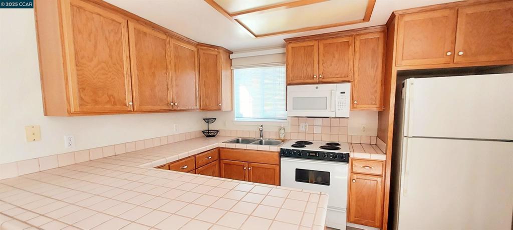 MUIR OAKS - Residential