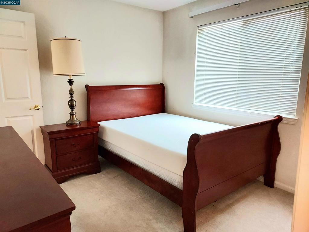 MUIR OAKS - Residential